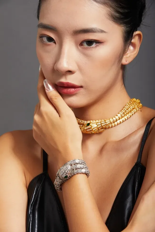 Bvlgari Serpenti High Jewelry Diamond and Emerald Coiled Bracelet 3