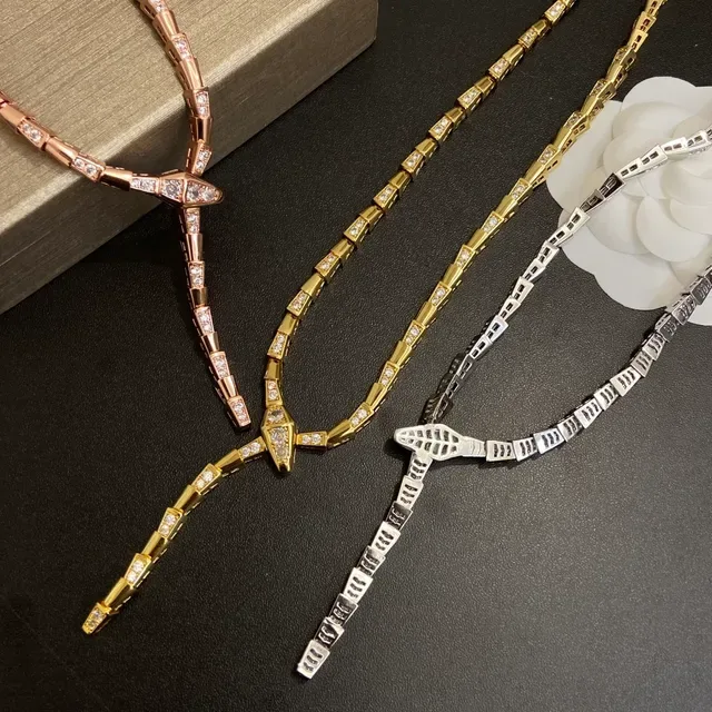 Bvlgari Serpenti Pavé Diamants Tête de Serpent Collier 2