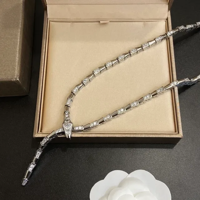 Bvlgari Serpenti Pavé Diamants Tête de Serpent Collier 3