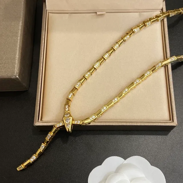 Bvlgari Serpenti Pavé Diamants Tête de Serpent Collier 4