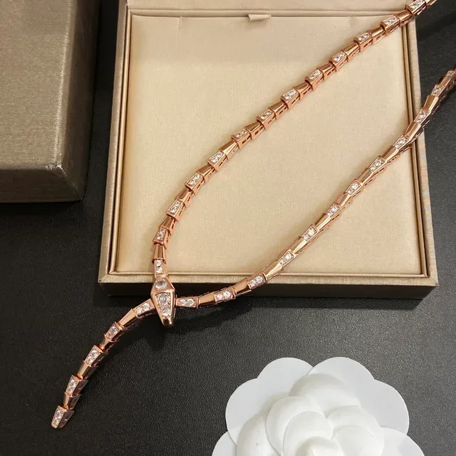 Bvlgari Serpenti Pavé Diamants Tête de Serpent Collier 5