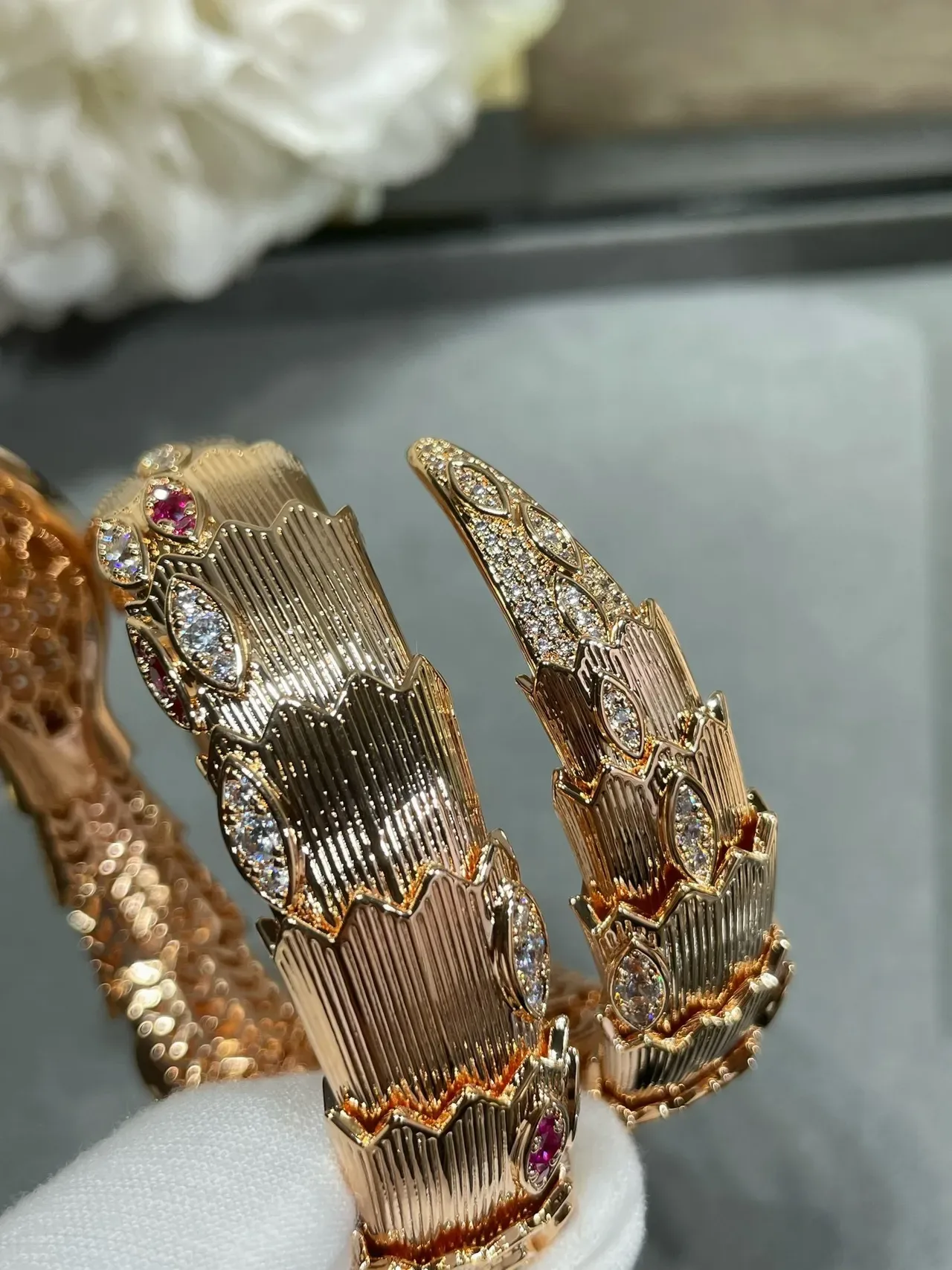 سوار أفعى Bvlgari Serpenti ذهب وردي بانجو ماس وياقوت 2