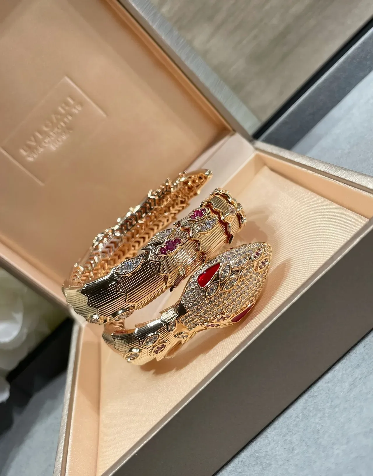 سوار أفعى Bvlgari Serpenti ذهب وردي بانجو ماس وياقوت 5