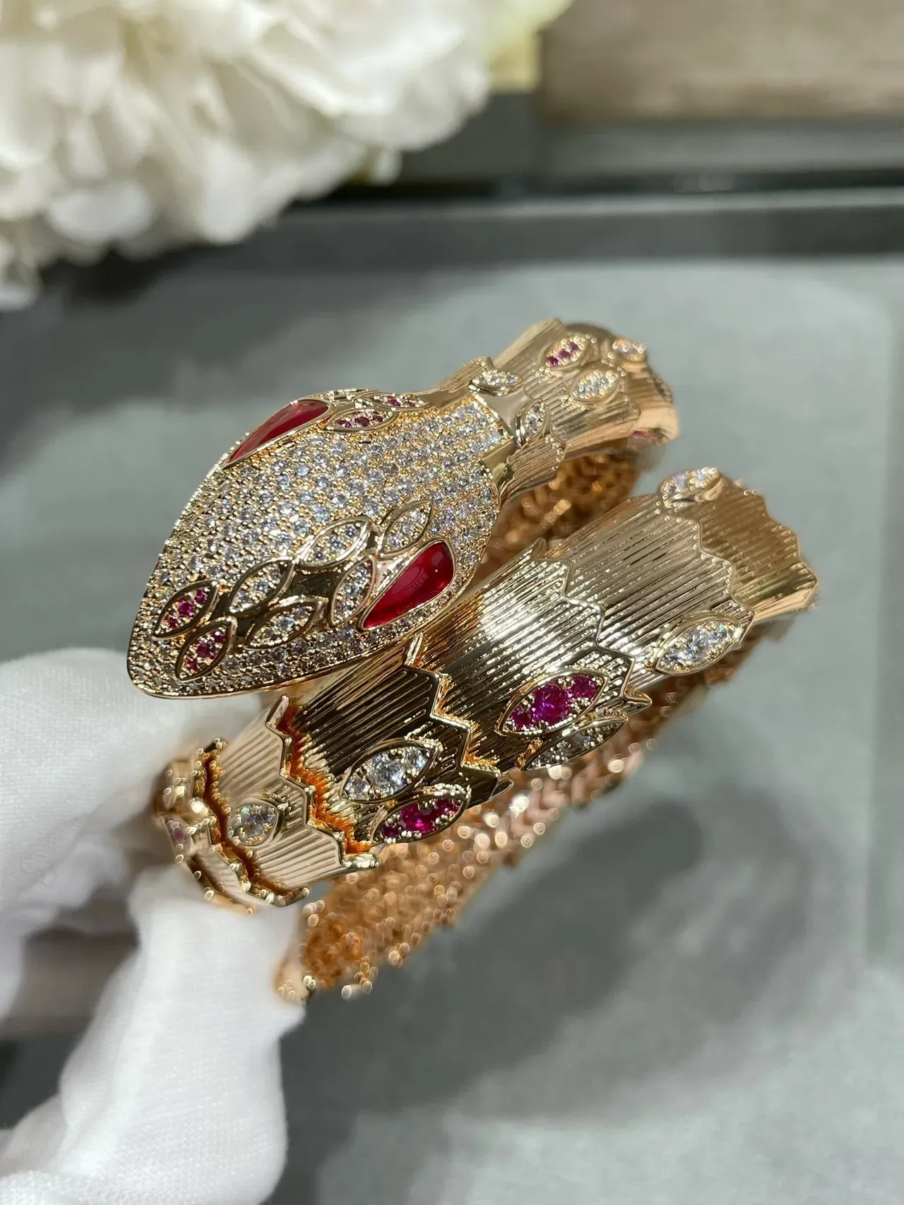 سوار أفعى Bvlgari Serpenti ذهب وردي بانجو ماس وياقوت 8