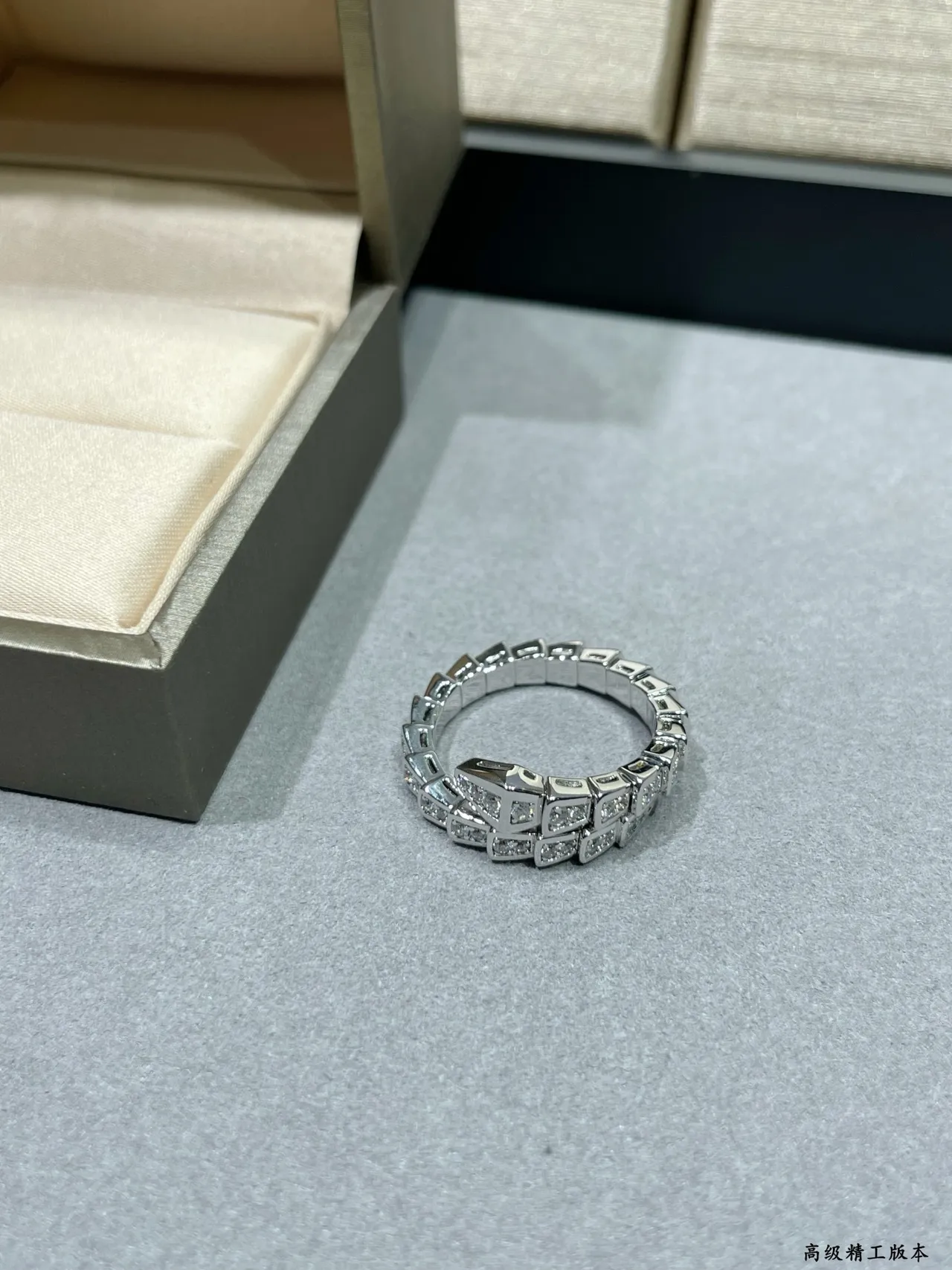 Bvlgari Serpenti Viper Plata Oro Articulado Serpentina Pavé-Set Diamantes Anillo 3