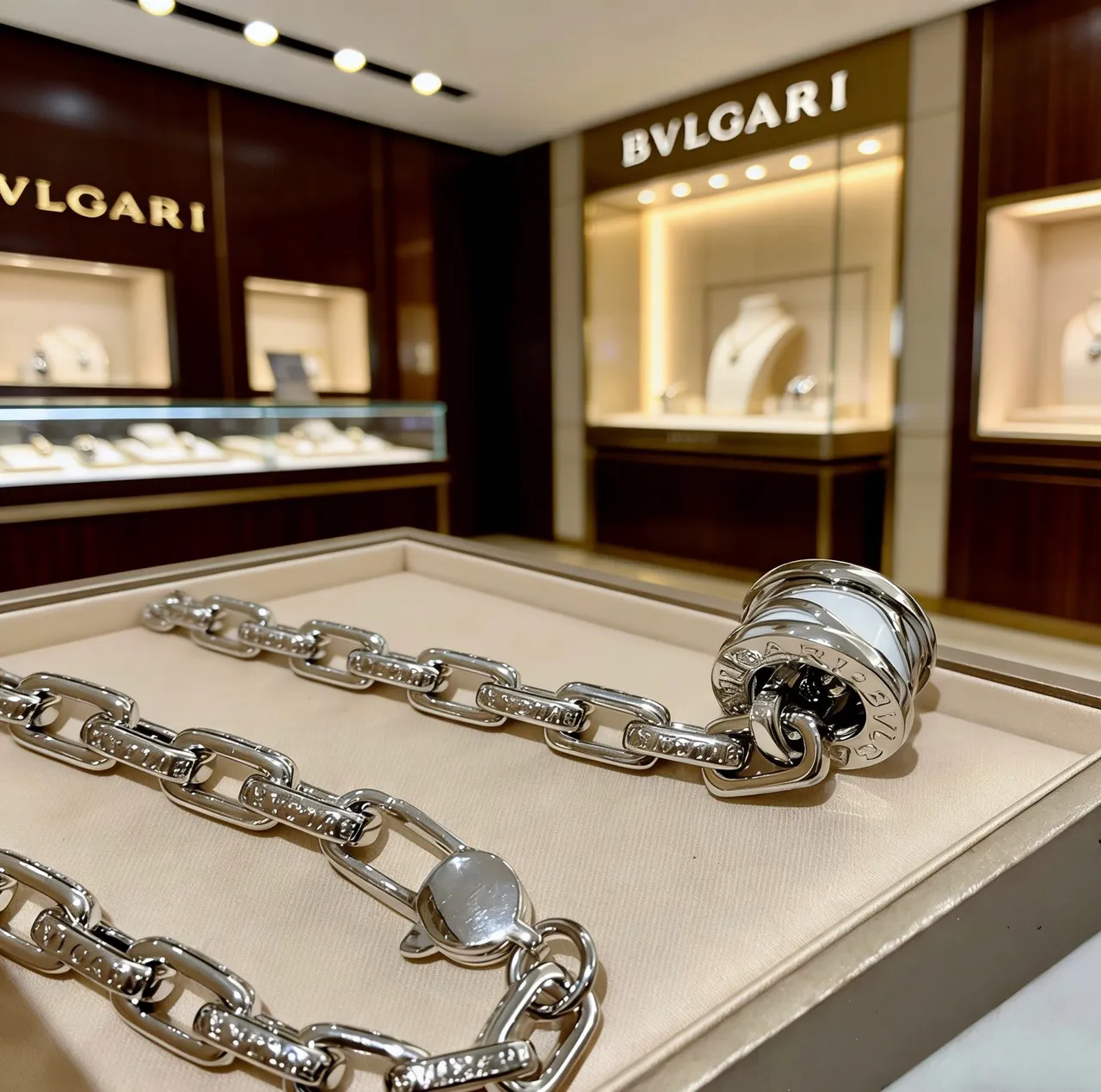 Bvlgari Argent Blanc Pendentif Interlocking Triple-Ring Diamants Pavé Chaîne Collier 6