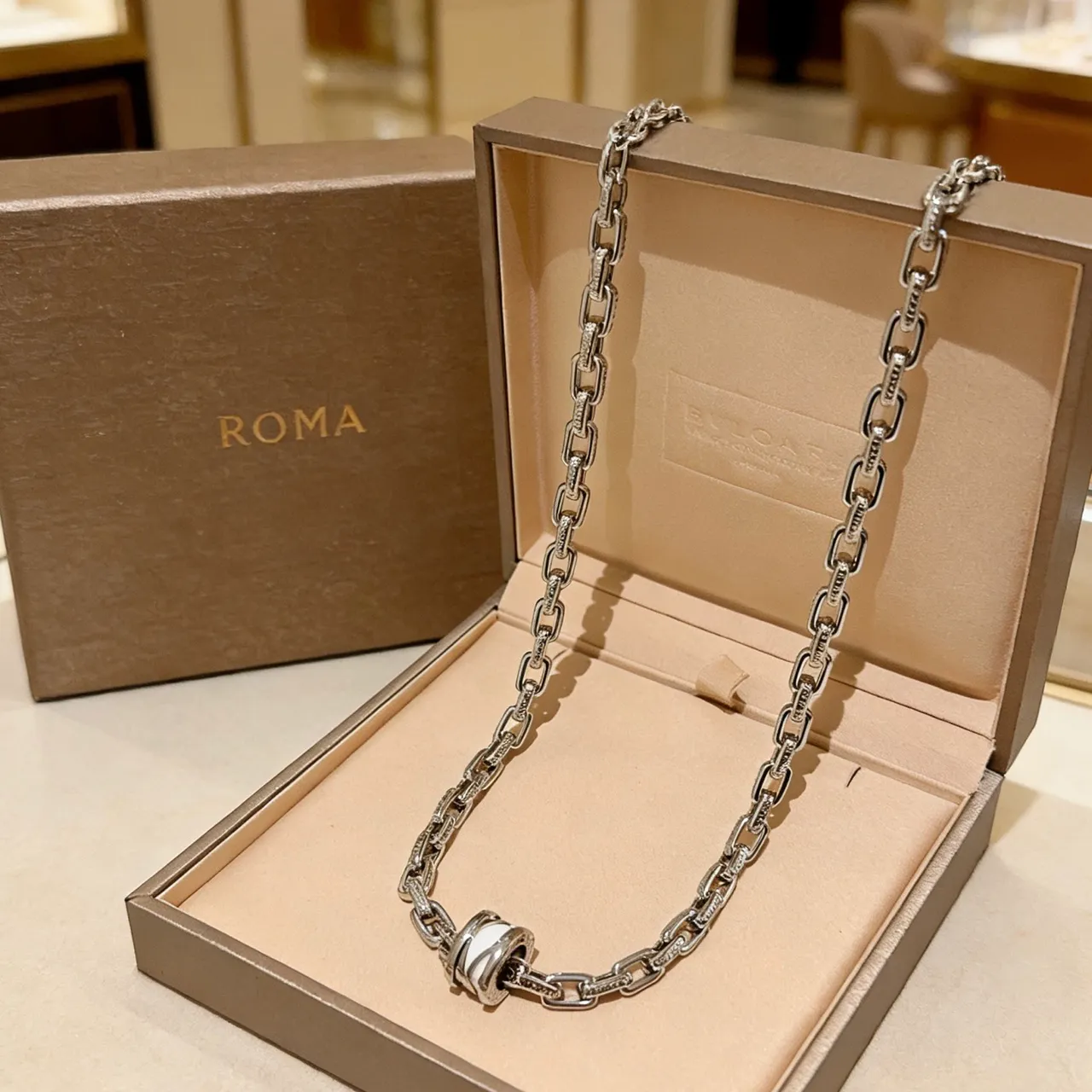 Bvlgari Argent Blanc Pendentif Interlocking Triple-Ring Diamants Pavé Chaîne Collier 7