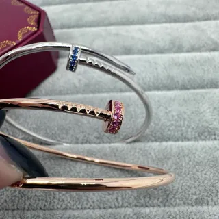 Cartier Juste un Clou سوار مفتوح ذهبي أزرق نقش رأس المسمار