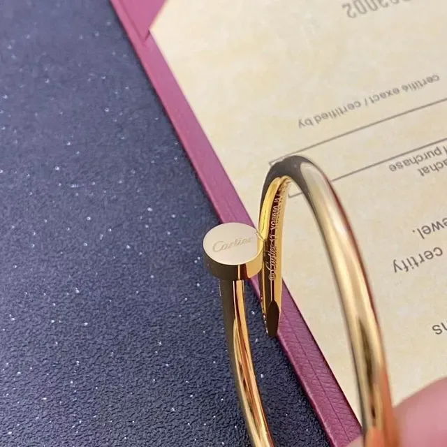 سوارة كارتييه Juste un Clou Pavé Diamond ذهبي هنجد 2