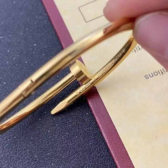 سوارة كارتييه Juste un Clou Pavé Diamond ذهبي هنجد 3
