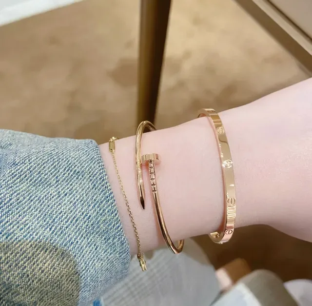 Cartier Juste un Clou نمط المسامير المصقولة سوار مفتوح 9