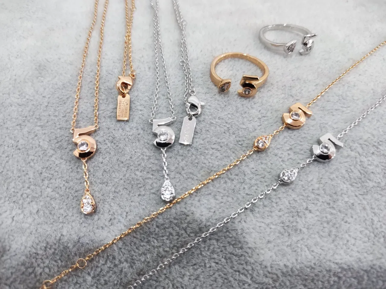 Cartier Love and Juste un Clou 金色银色 interlocking C 图案 螺纹带 戒指 3