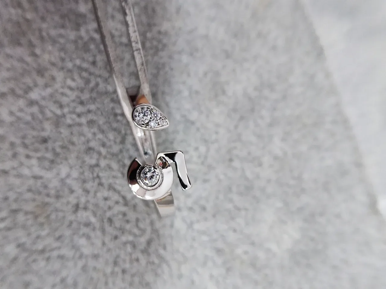 Cartier Love and Juste un Clou 金色银色 interlocking C 图案 螺纹带 戒指 4