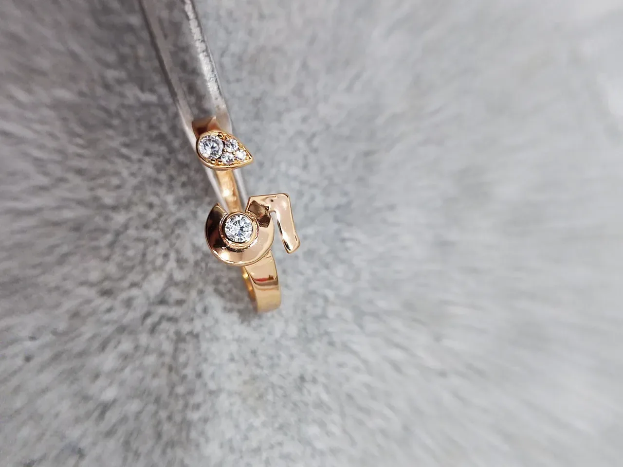 Cartier Love and Juste un Clou 金色银色 interlocking C 图案 螺纹带 戒指 5