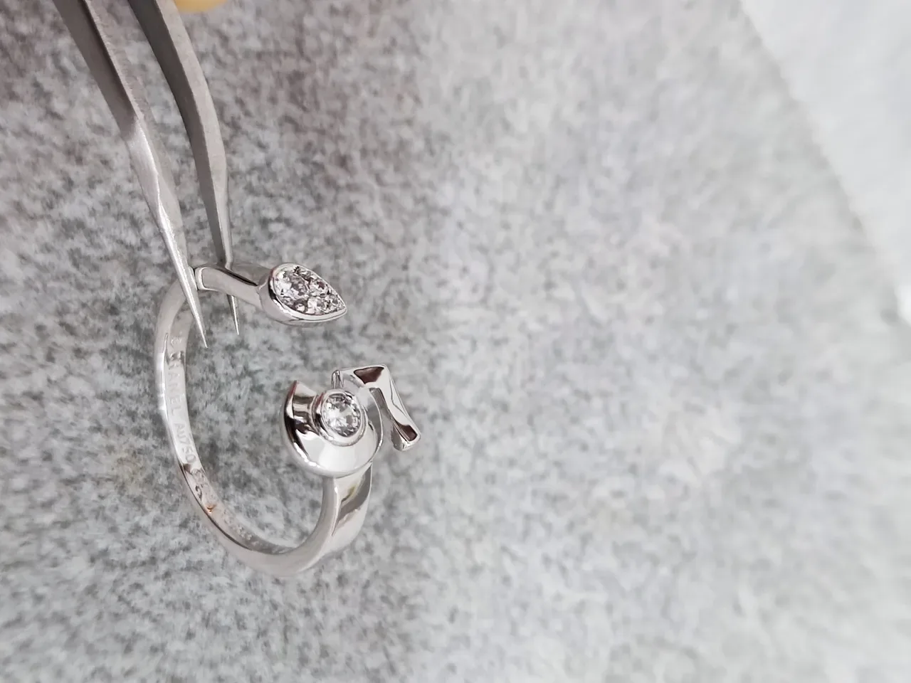 Cartier Love and Juste un Clou 金色银色 interlocking C 图案 螺纹带 戒指 6