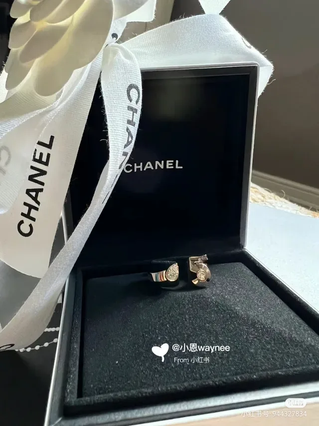 Cartier Love and Juste un Clou 金色银色 interlocking C 图案 螺纹带 戒指 7