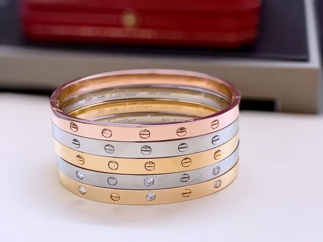 Cartier Love سوارة ذهب أصفر مرصعة الماس مينا أحمر سوارة 3