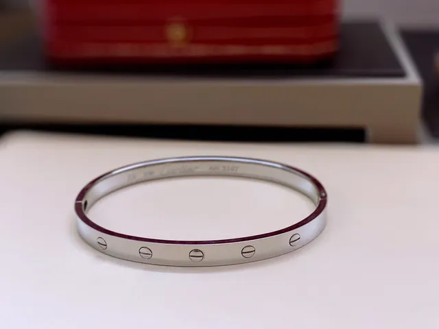 Cartier Love سوارة ذهب أصفر مرصعة الماس مينا أحمر سوارة 8