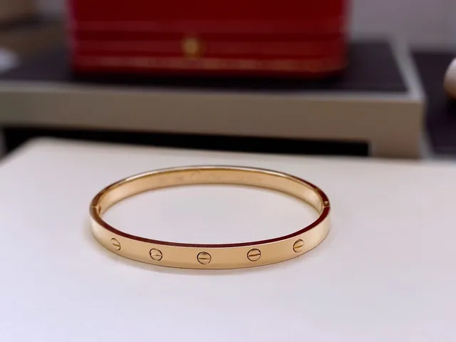 Cartier Love سوارة ذهب أصفر مرصعة الماس مينا أحمر سوارة 9