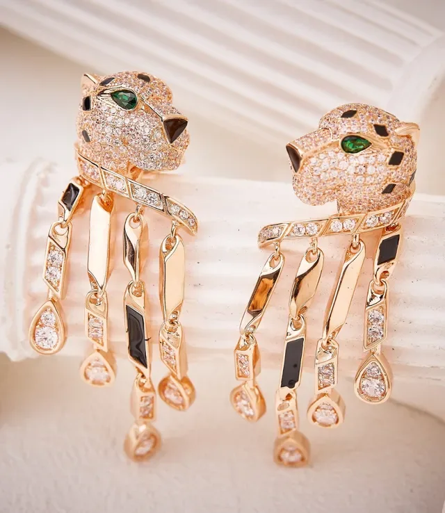 أقراط Cartier Panthère Chandelier ذهب أخضر رأس النمر لوستر مرصع بالماسات 2