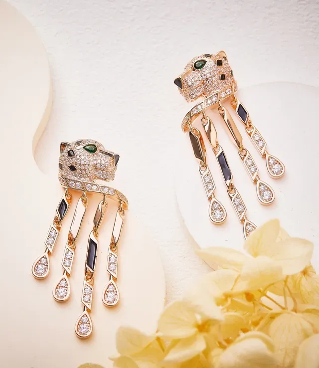 أقراط Cartier Panthère Chandelier ذهب أخضر رأس النمر لوستر مرصع بالماسات 7