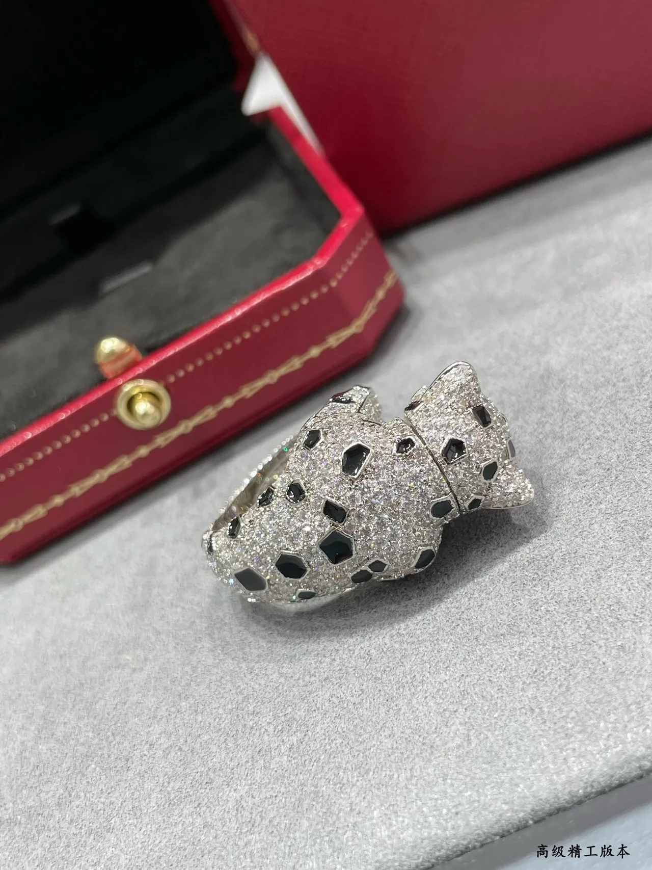 Cartier Panthère Pavé Diamond Onyx Emerald Panther anillo 3