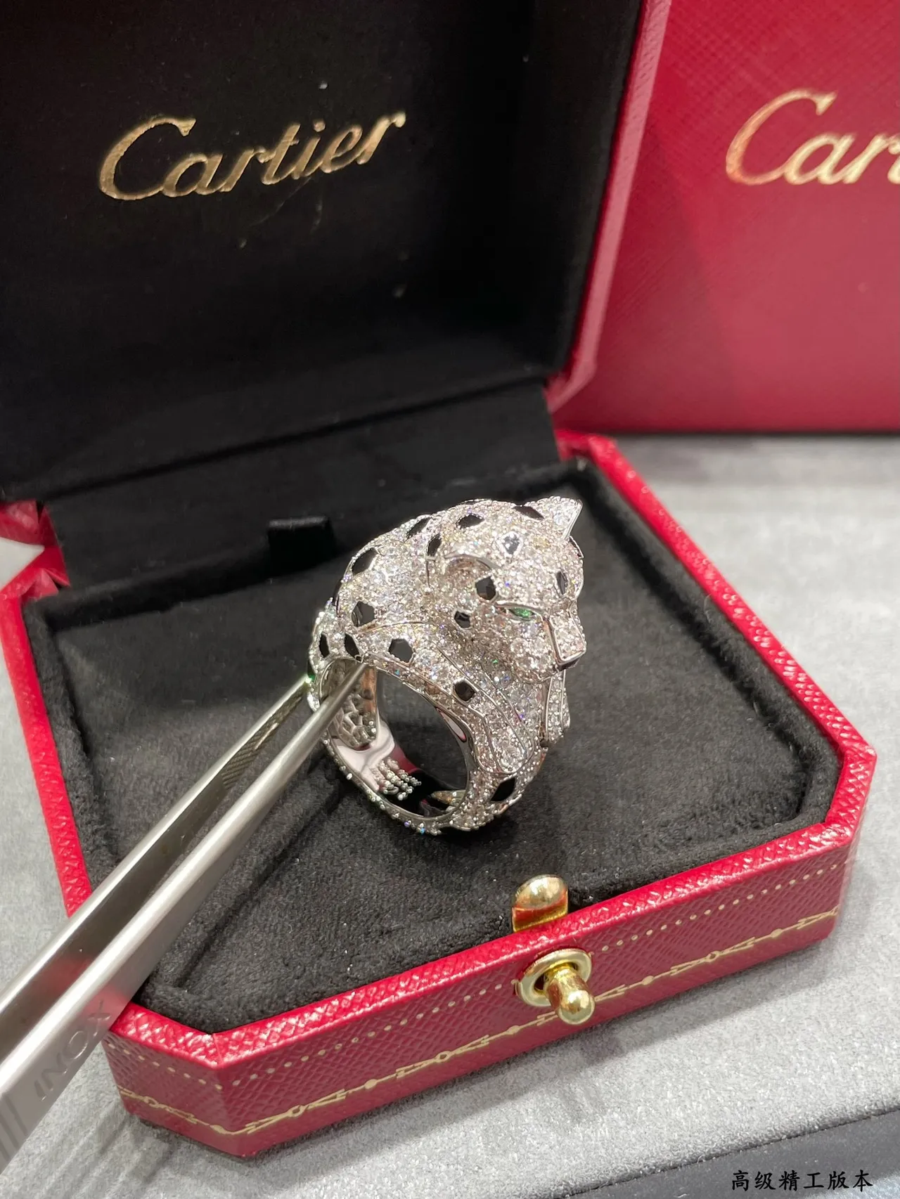 Cartier Panthère Pavé Diamond Onyx Emerald Panther anillo 4