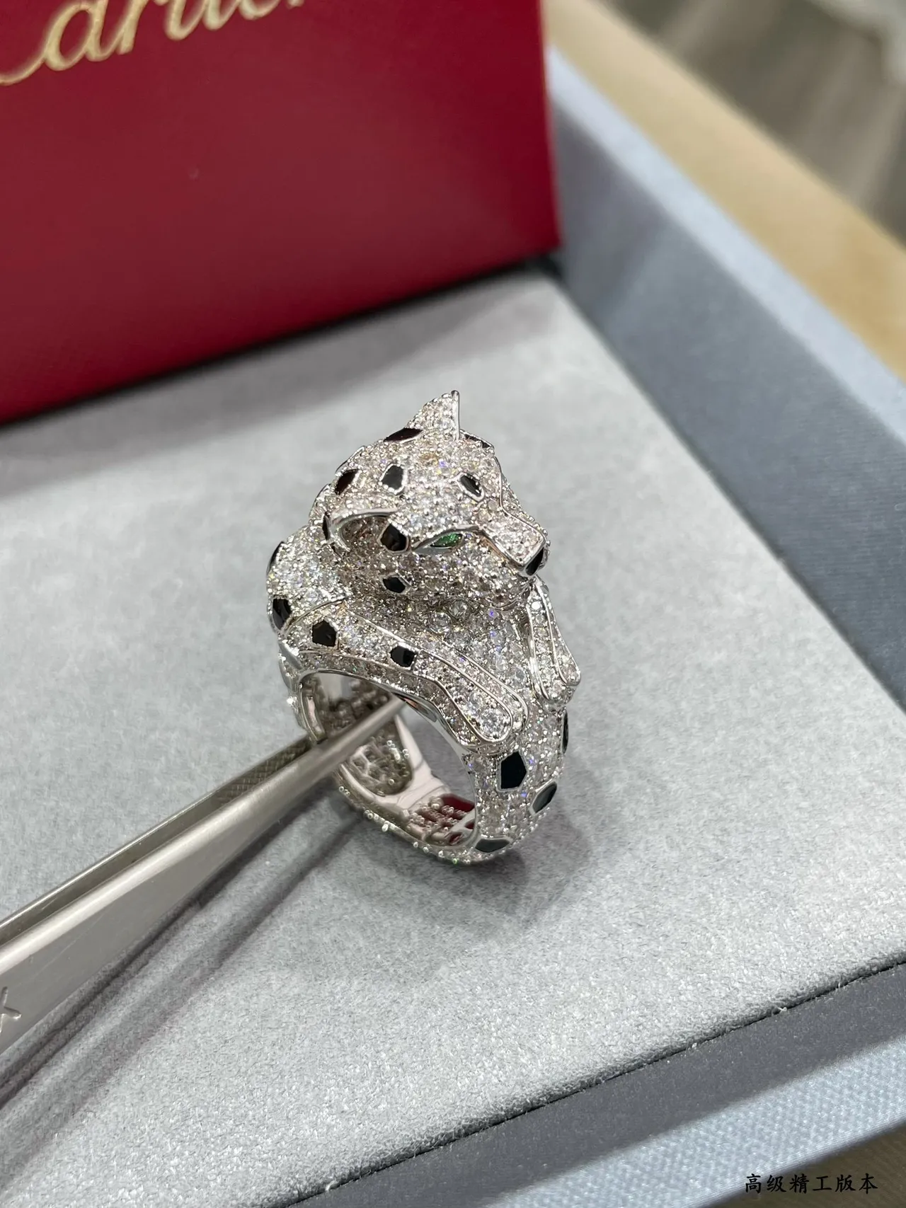 Cartier Panthère Pavé Diamond Onyx Emerald Panther anillo 7
