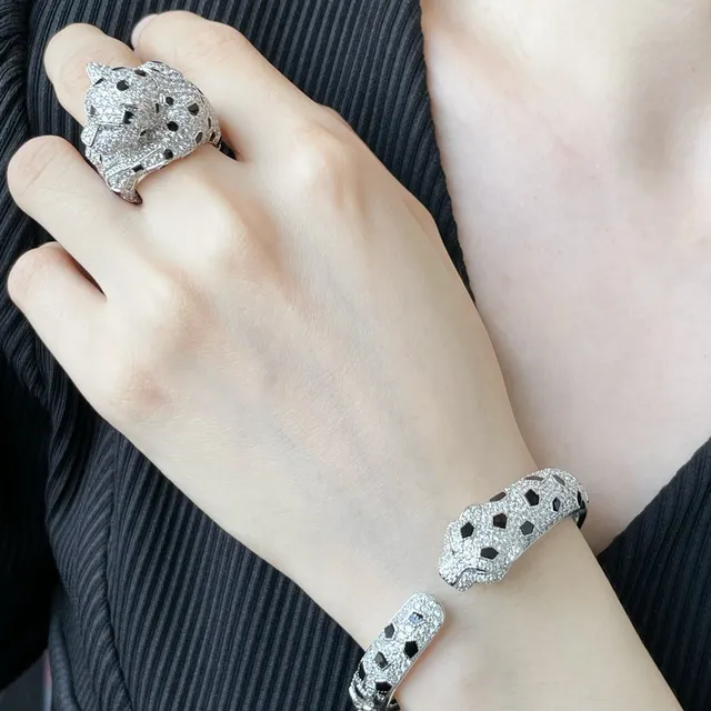 Cartier Panthère Pavé Diamond Onyx Emerald Panther anillo 8