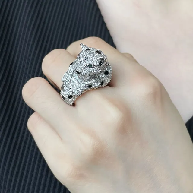 Cartier Panthère Pavé Diamond Onyx Emerald Panther anillo 9