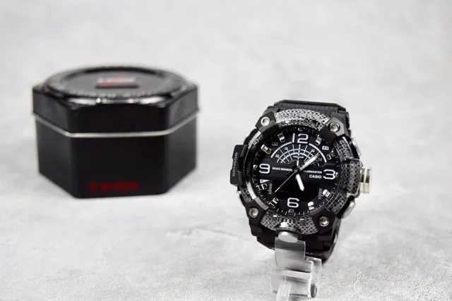 Casio Relógio Preto Prateado Robusto Bisel Texturizado em Fibra de Carbono Sensor Quádruplo Dial Analógico-Digital 2