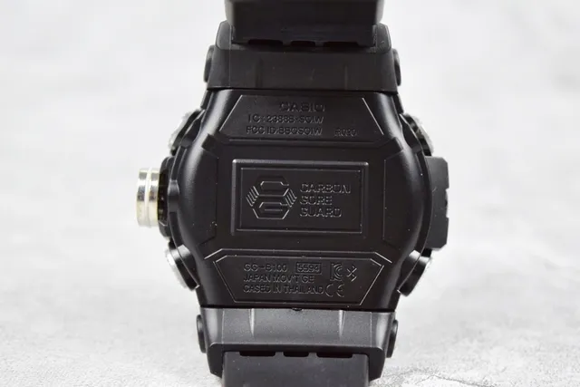 Casio Relógio Preto Prateado Robusto Bisel Texturizado em Fibra de Carbono Sensor Quádruplo Dial Analógico-Digital 6