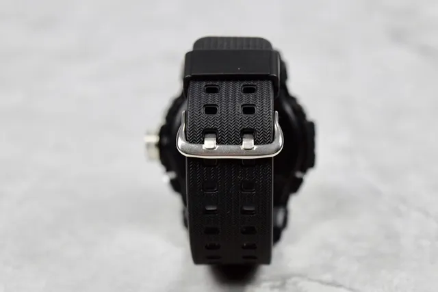 Casio Relógio Preto Prateado Robusto Bisel Texturizado em Fibra de Carbono Sensor Quádruplo Dial Analógico-Digital 8