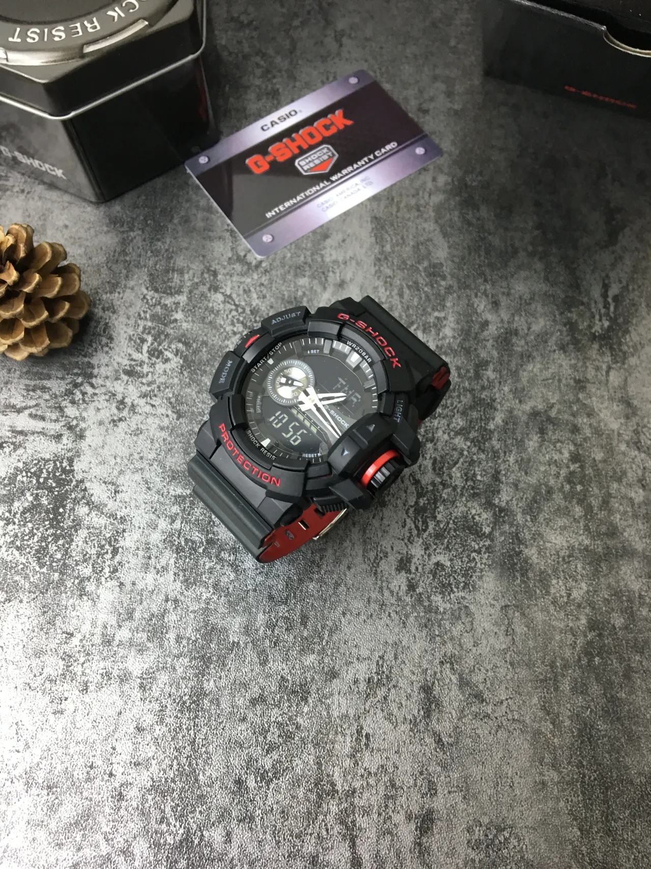 कासियो G-Shock GA-100 काला और लाल मजबूत एनालॉग-डिजिटल स्पोर्ट्स वॉच 2
