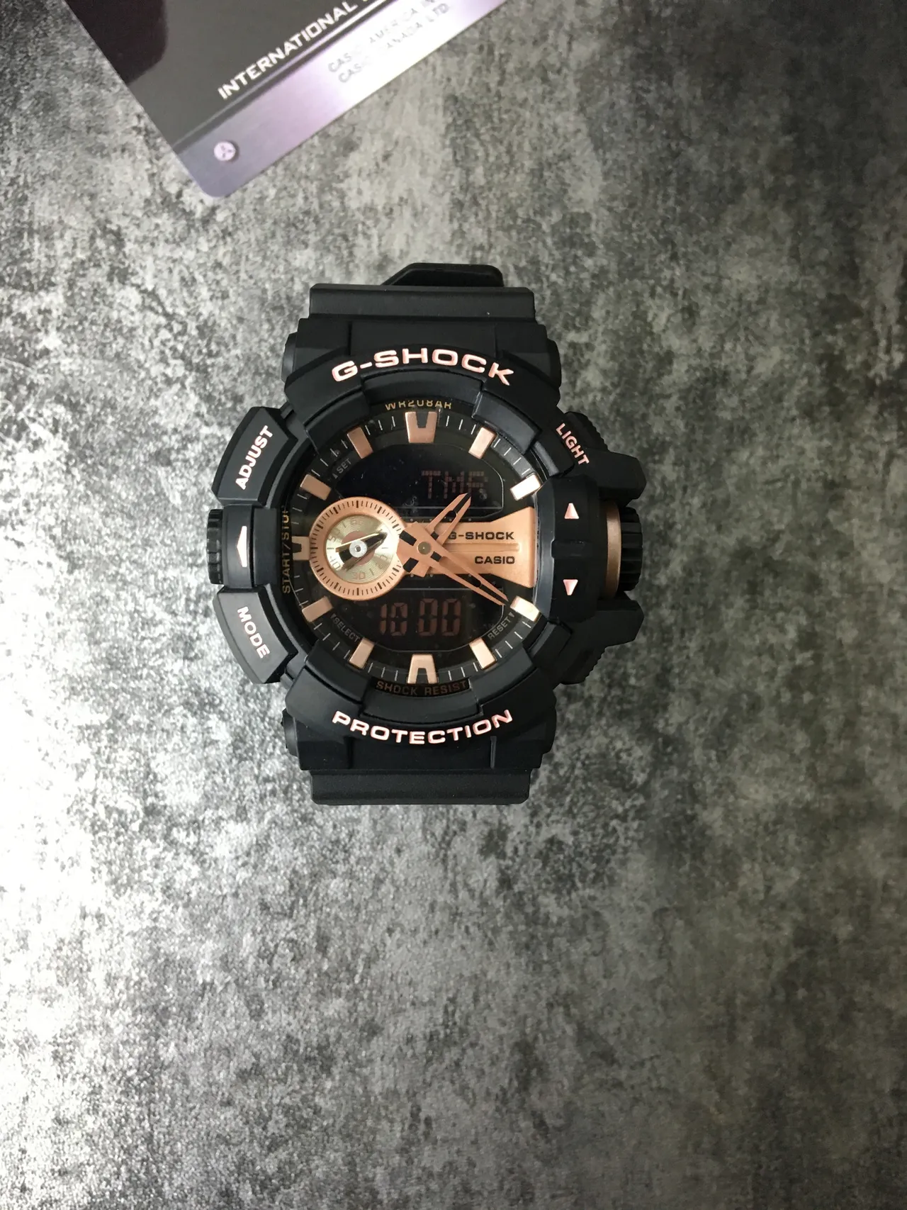 Casio G-Shock GA-100 أسود وذهب وردي ساعة رياضية 2