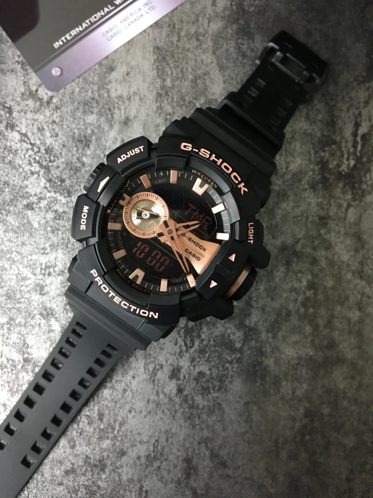 Casio G-Shock GA-100 أسود وذهب وردي ساعة رياضية 6