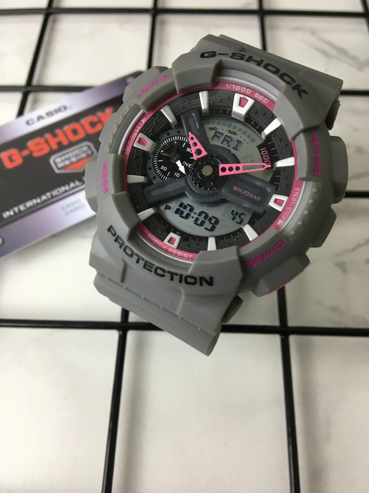 Casio G-Shock GA-100 رمادي و وردي ساعة رياضية 2