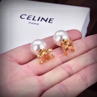 Celine Triomphe मोती स्टड कर्णफूल