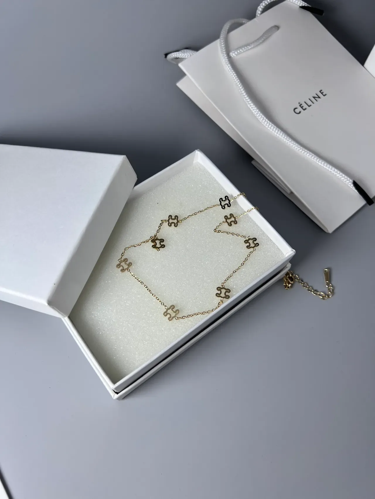 Celine Triomphe Puzzle Motif Colar Ouro e Preto Esmaltado 3