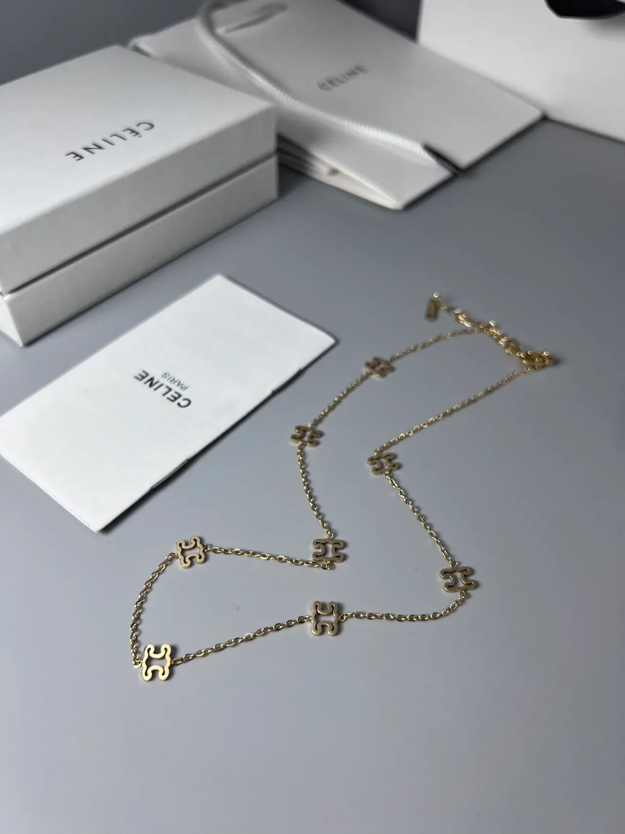 Celine Triomphe Puzzle Motif Colar Ouro e Preto Esmaltado 4