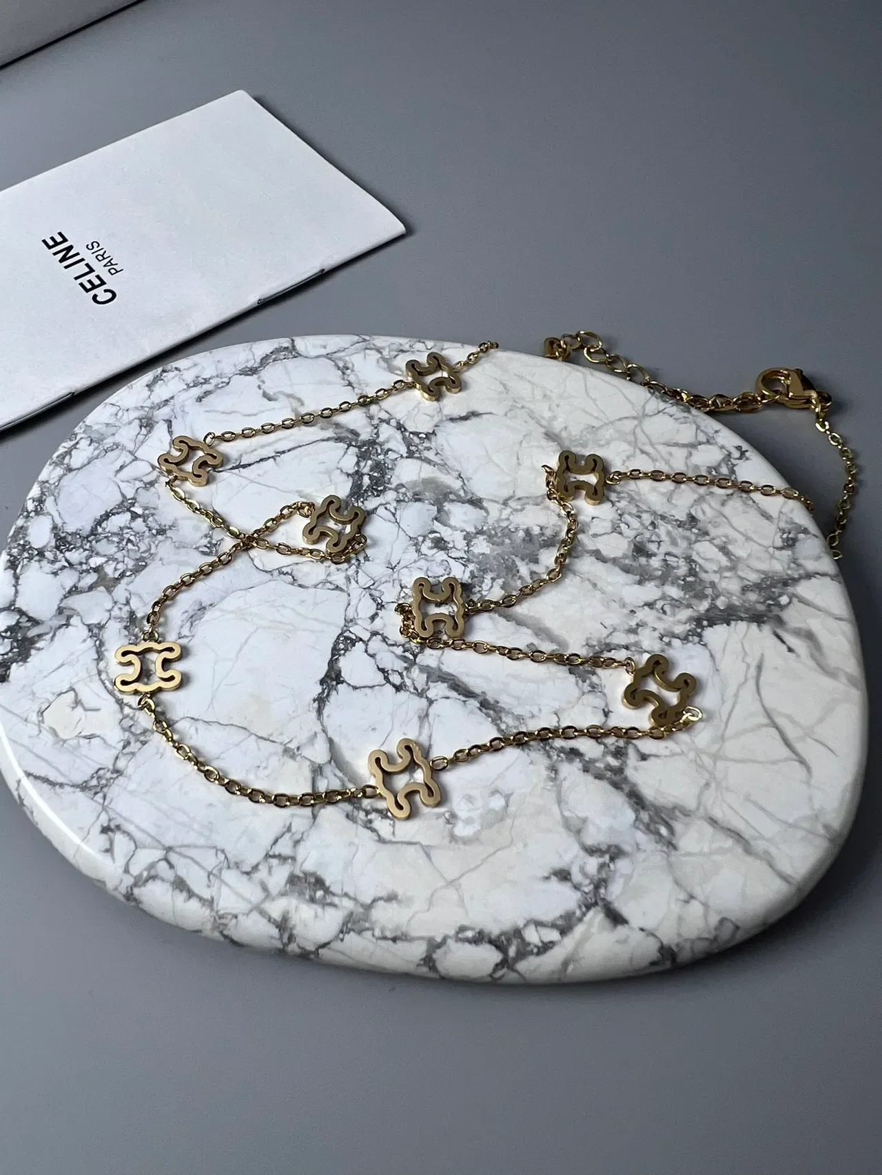 Celine Triomphe Puzzle Motif Colar Ouro e Preto Esmaltado 5