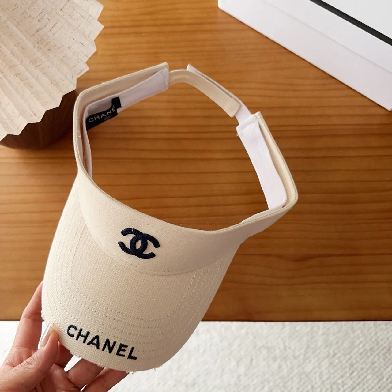 Chanel Bege Preto Logo Bordado Aba Estruturada Boné de Beisebol 6