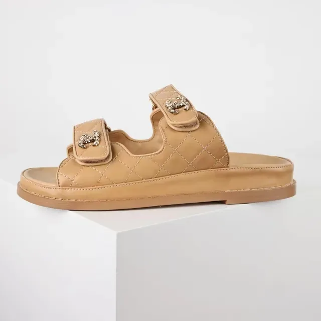Chanel Chaussons Beige Cuir Quilté à Double Sangle 2