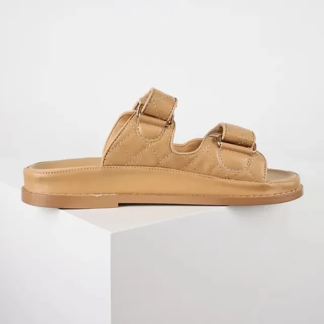 Chanel Chaussons Beige Cuir Quilté à Double Sangle 4