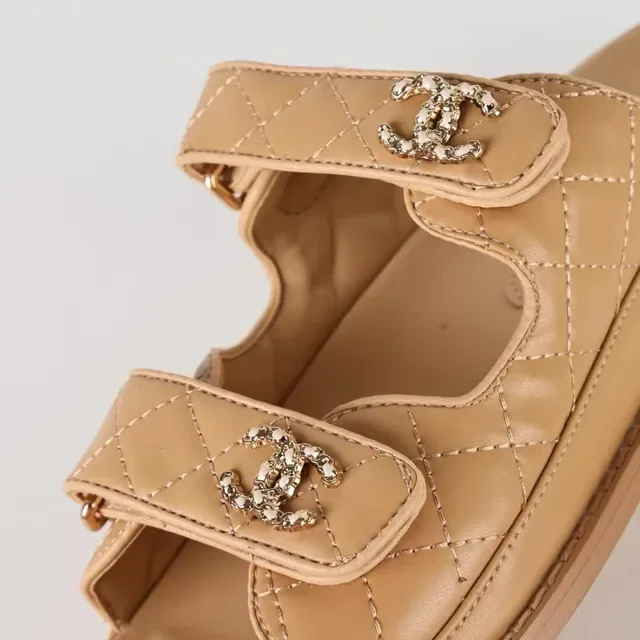 Chanel Chaussons Beige Cuir Quilté à Double Sangle 5