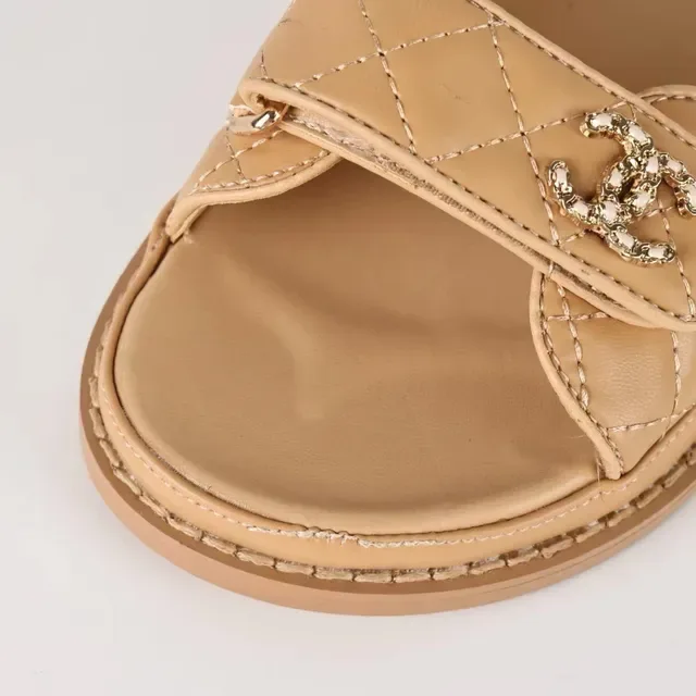 Chanel Chaussons Beige Cuir Quilté à Double Sangle 6