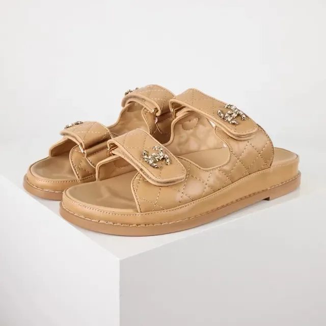 Chanel Chaussons Beige Cuir Quilté à Double Sangle 9
