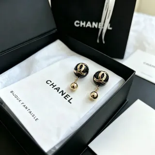 Chanel Bijoux Fantaisie কালো ইনামেল এবং গোল্ড-টোন CC Logo ড্রপ ইয়াররিংস