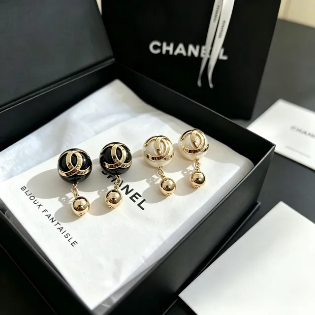 Chanel Bijoux Fantaisie Black Enamel and Gold-Tone CC Logo Drop Earrings 2
