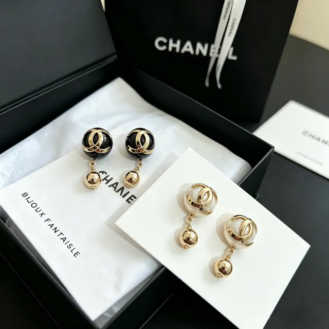 Chanel Bijoux Fantaisie Black Enamel and Gold-Tone CC Logo Drop Earrings 3
